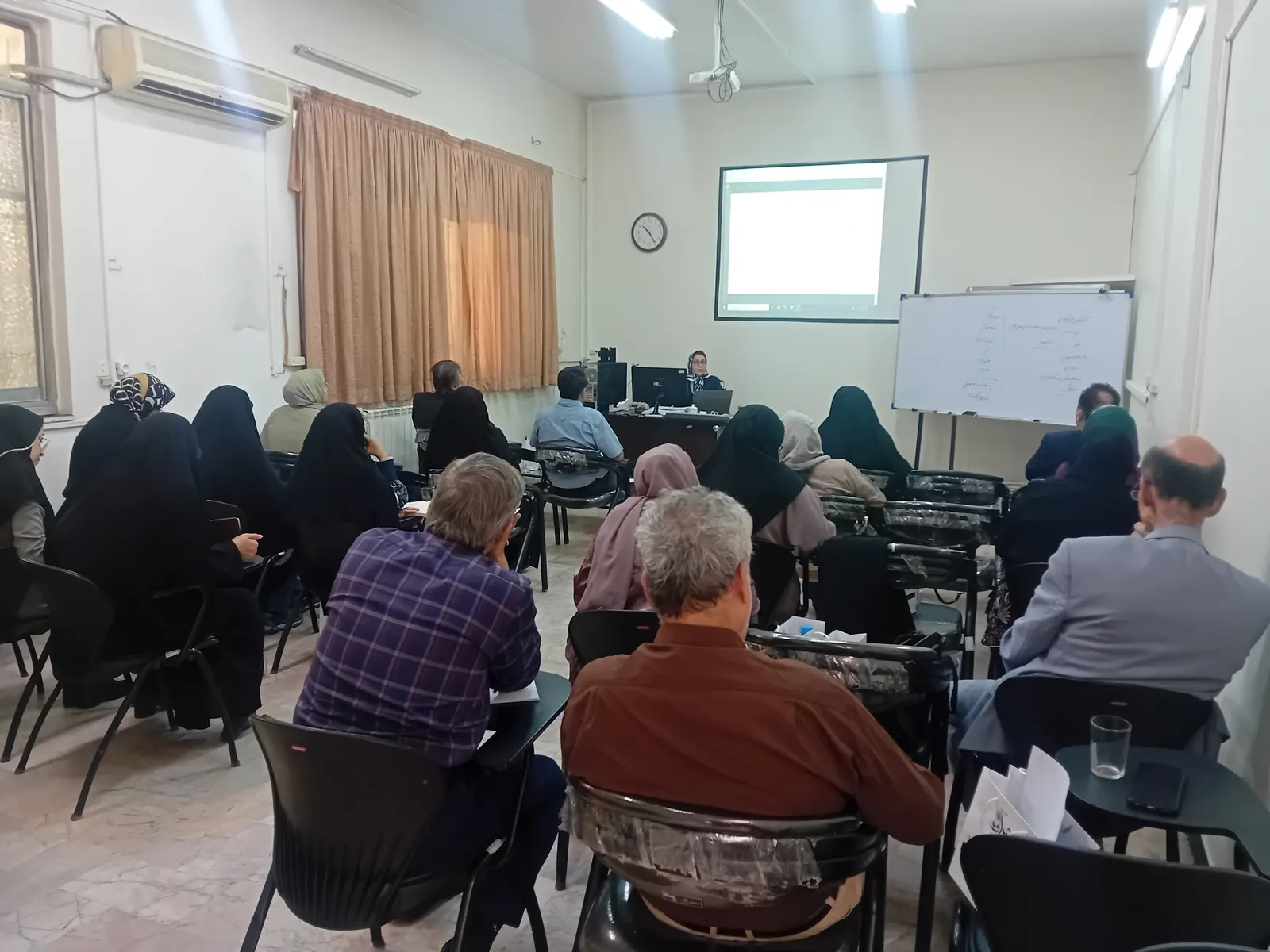 دوره جامع مقدماتی پوست، مو و زیبایی، نخ های جوانساز و اسکین کر - تصویر 2